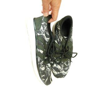 Adidas Cloud Size 9 Black White Lightweight Athletic Running Shoes Sporty